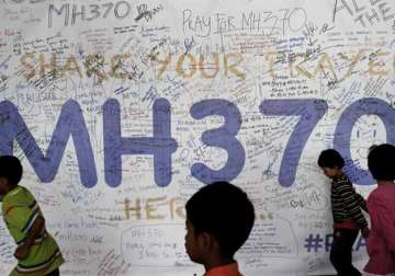 plane debris in indian ocean same type as mh370 expert hopes to solve mystery