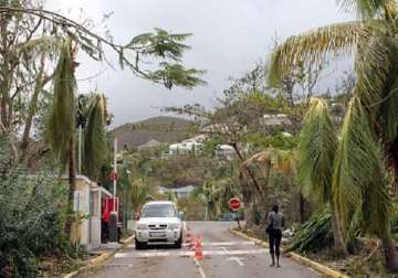 hurricane gonzalo weakens after passing bermuda