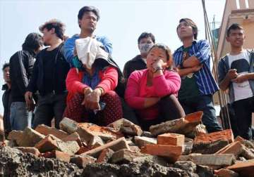 nepaldevastated death toll crosses 4300 mark massive hunt for survivors on