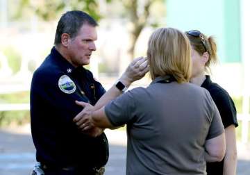 us gunman opens fire at oregon college at least 9 killed