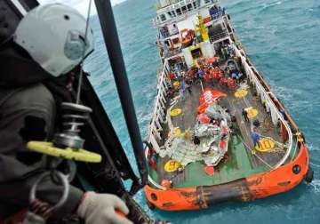 divers examine airasia jet fuselage search for bodies