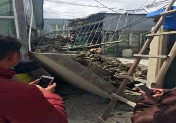 12 dead as nepal quake jolts neighbouring tibet