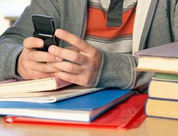 most us college students dependent on smartphones study