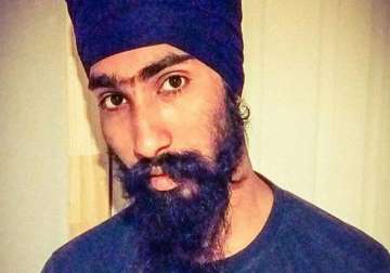 sikh man rewarded for cradling injured boy s head with turban