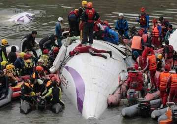 toll rises to 31 in taiwan plane crash
