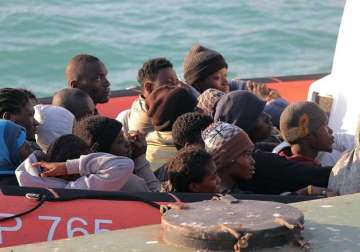 400 feared dead after migrant boat capsizes off libya