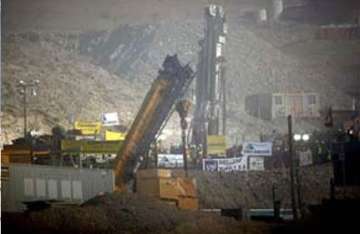 first ray of light reaches trapped chile miners