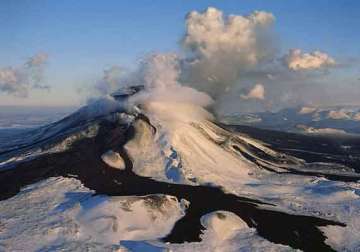 iceland volcano eruption triggers red alert