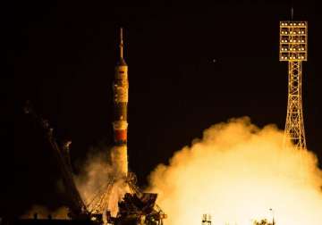 expedition 44 astronauts reach iss for mars research