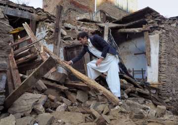 over 300 dead in pak afghan quake