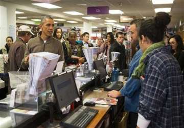 barack obama buys 17 books at independent bookstore