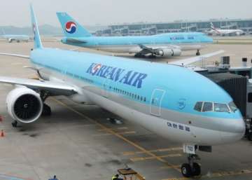 korean air chairman apologies over daughter s nut rage