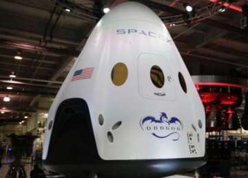 nasa picks boeing and spacex boeing to transport astronauts to iss