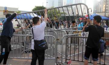 removal of barricades begins at hk protest site