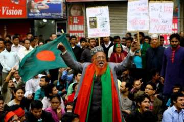 bangladesh protests pak resolution over 1971 war crimes trial