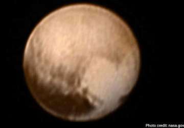 heart shaped feature viewed on pluto s surface