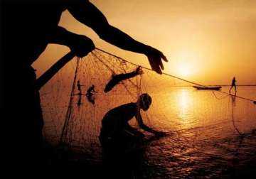 sri lanka armed men abduct indian fishermen
