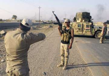 is militants bomb homes of military and police in iraq