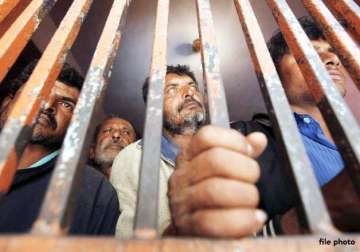pakistan arrests 45 indian fishermen