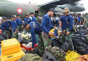 divers being sent to examine airasia wreckage