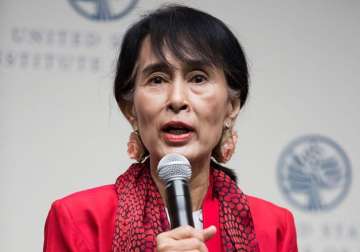 will lead government if party wins myanmar polls says suu kyi