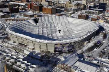 heavy snow causes stadium roof collapse