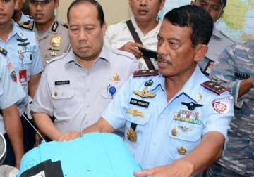 indonesian military chief supervises airasia plane s salvage