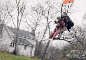 us woman celebrates 100th birthday with sky dive