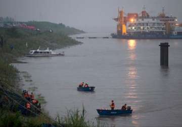 china ship capsize 7 dead 430 still missing