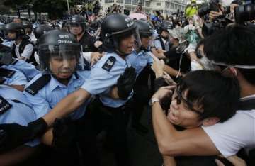 hong kong protests shrink after leader oks talks