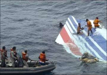 malaysia dispatches team to verify plane wreckage found in indian ocean