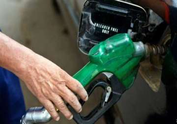 pakistan slashes petrol price by rs 9.43 a litre