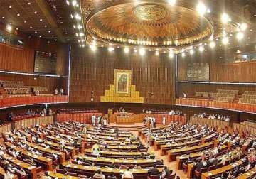 pakistan parliament asks govt to stay neutral in yemen war