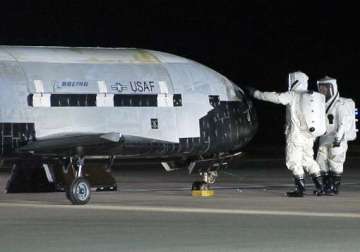 mysterious space plane lands on california coast after 674 days in earth s orbit