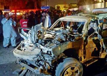 one dead 8 injured in bomb attack in karachi
