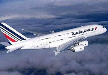 air france flight diverted to montreal after threat