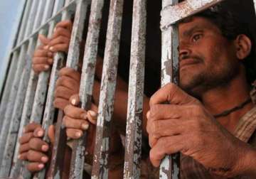 pakistan arrests 38 indian fishermen