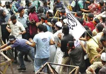 30 dead as bangladesh political violence escalates