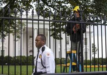 us bushes no barrier for white house intruder