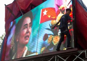 suu kyi s party heads for sweep in myanmar s historic vote