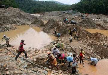 15 trapped in colombian gold mine