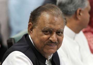 pakistan president inks bill to set up military courts to try terrorists