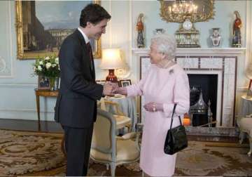 queen elizabeth ii thanks canadian pm for making her feel old