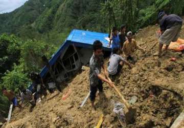 indonesia landslide kills 3 people 107 missing