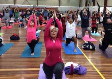americans do yoga from east to west coast to mark first intl yoga day