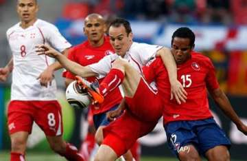 chile beat 10 man switzerland to close in on last 16