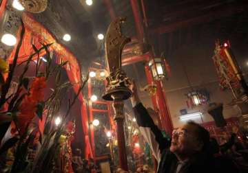 glimpse of chinese new year paying tribute to gods