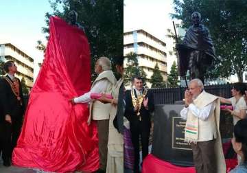 modi unveils gandhi s statue in australia says he s still relevant