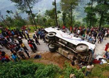 10 killed 30 injured in nepal bus accident
