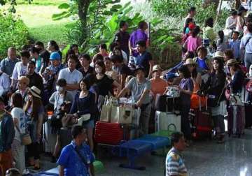 australian airlines cautiously resume flights to bali